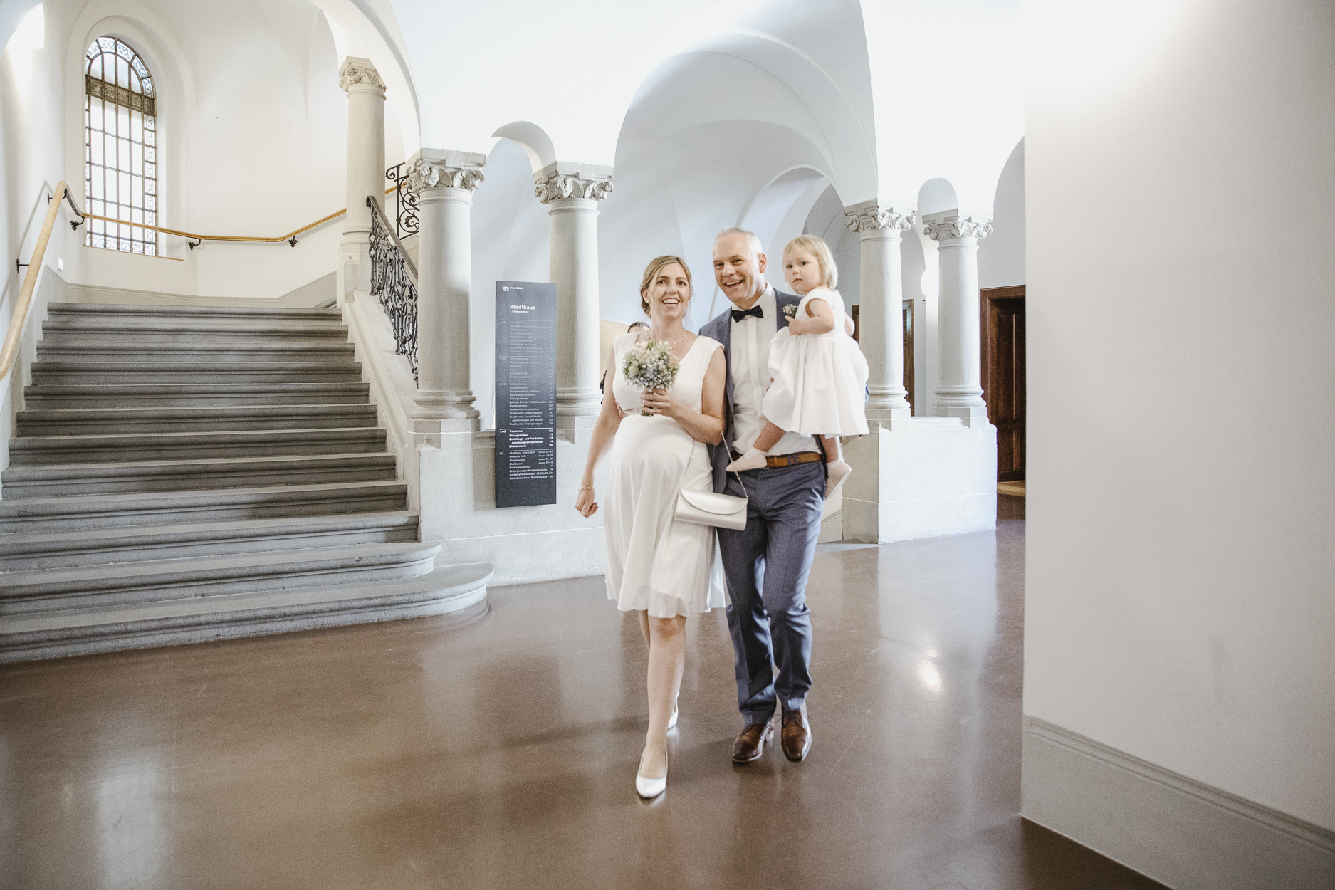 Zivile Hochzeit im Stadthaus Zürich, Gang zur Dokumenteprüfung... gleich geht es los