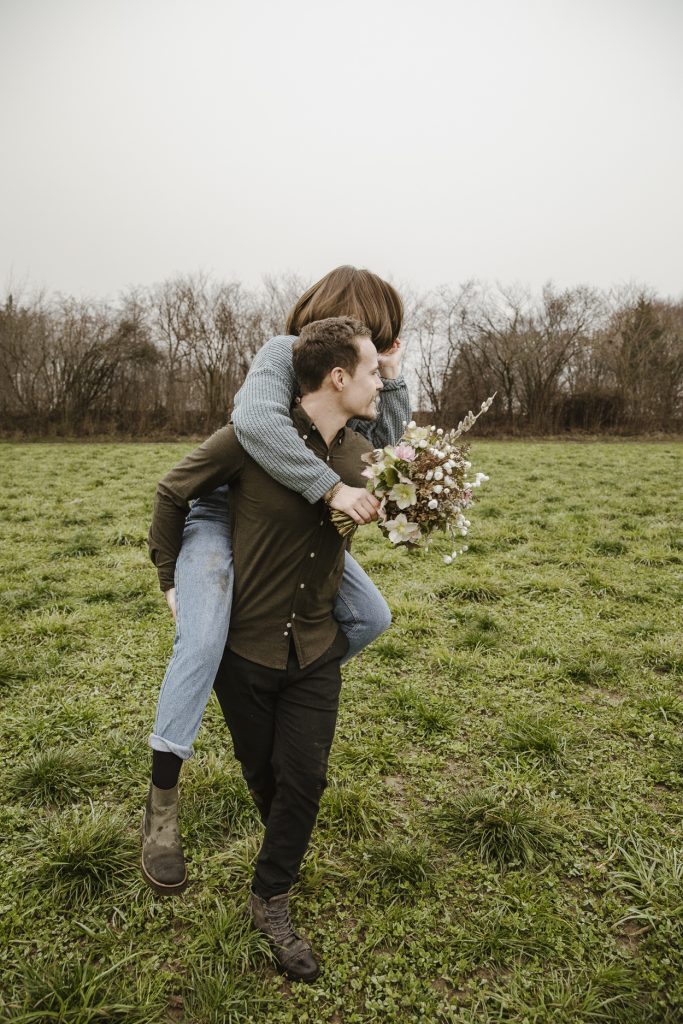 Nicht nur Blumen, sondern auch Fotos zum Valentinstag? Maja von Fleuraissance und Stephanie sind liebend gerne dabei.