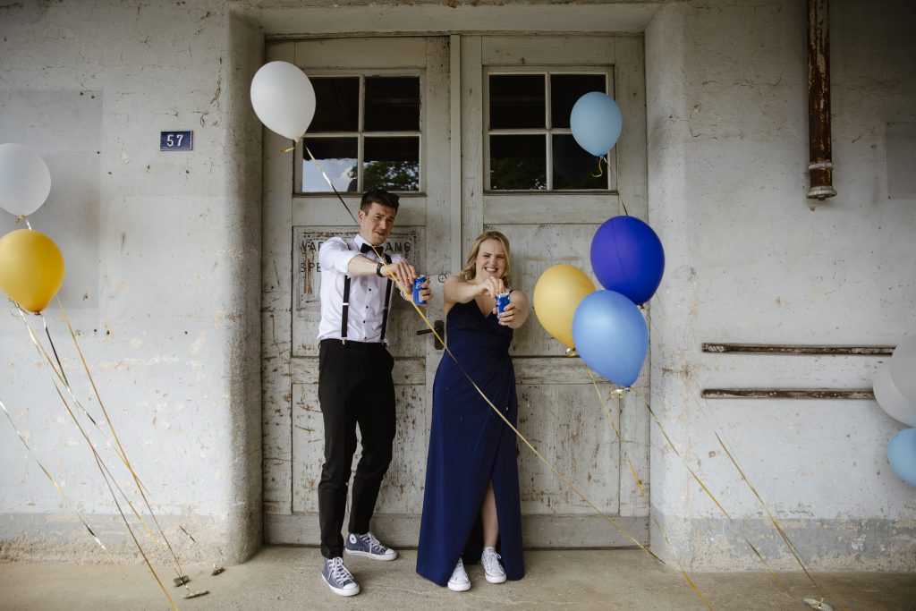 Paarshooting im lockeren Industrial Chic
