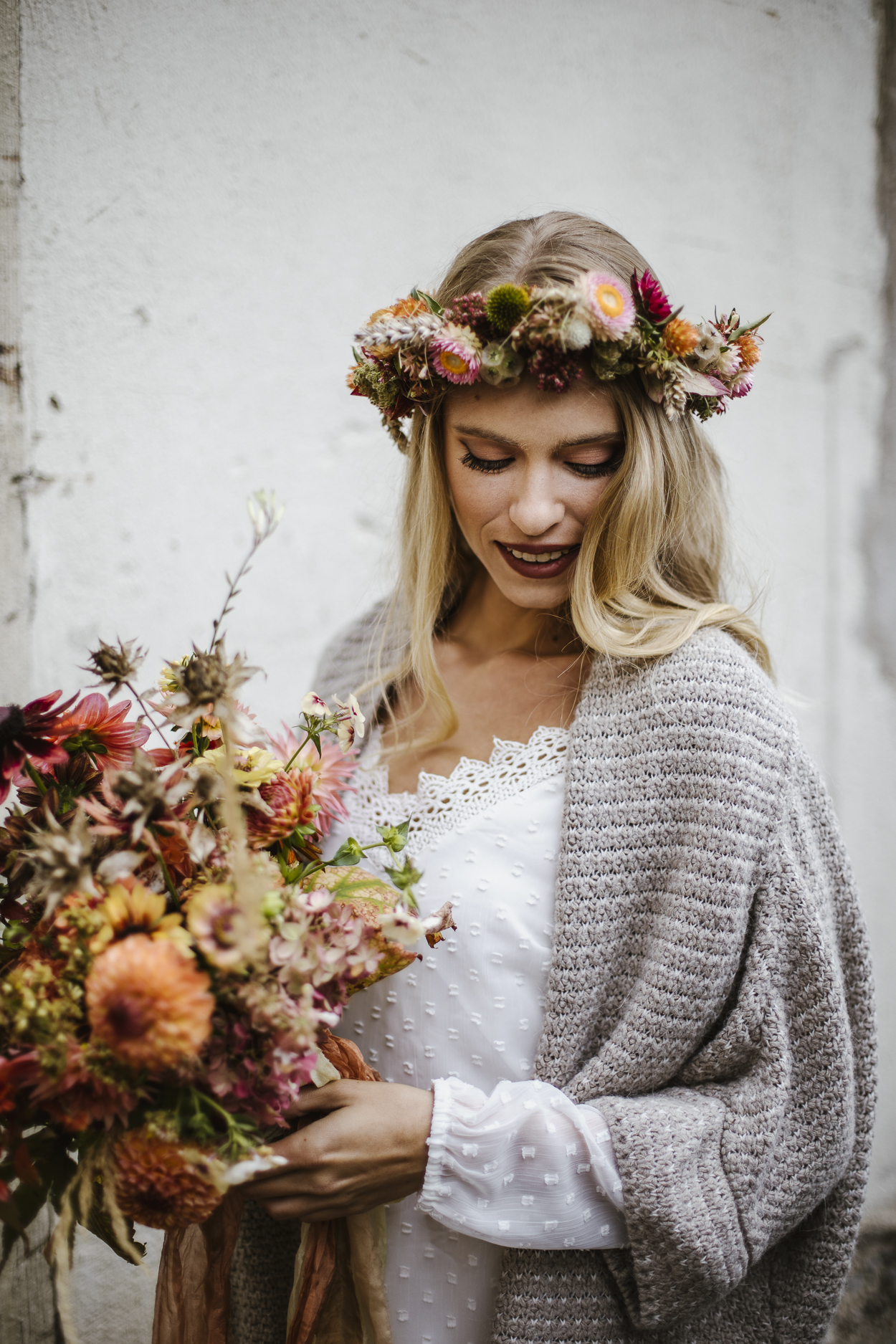 slowflowers in zuerich - Blumenkranz und Brautstrauss von fleuraissance
