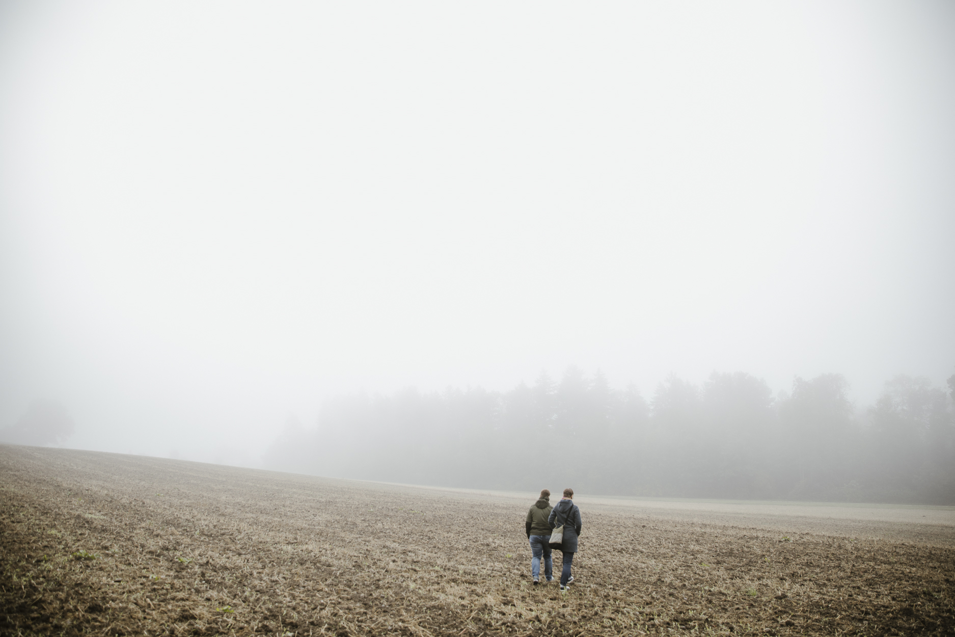 Oberengstringen: Paar-Fotoshooting im Nebel