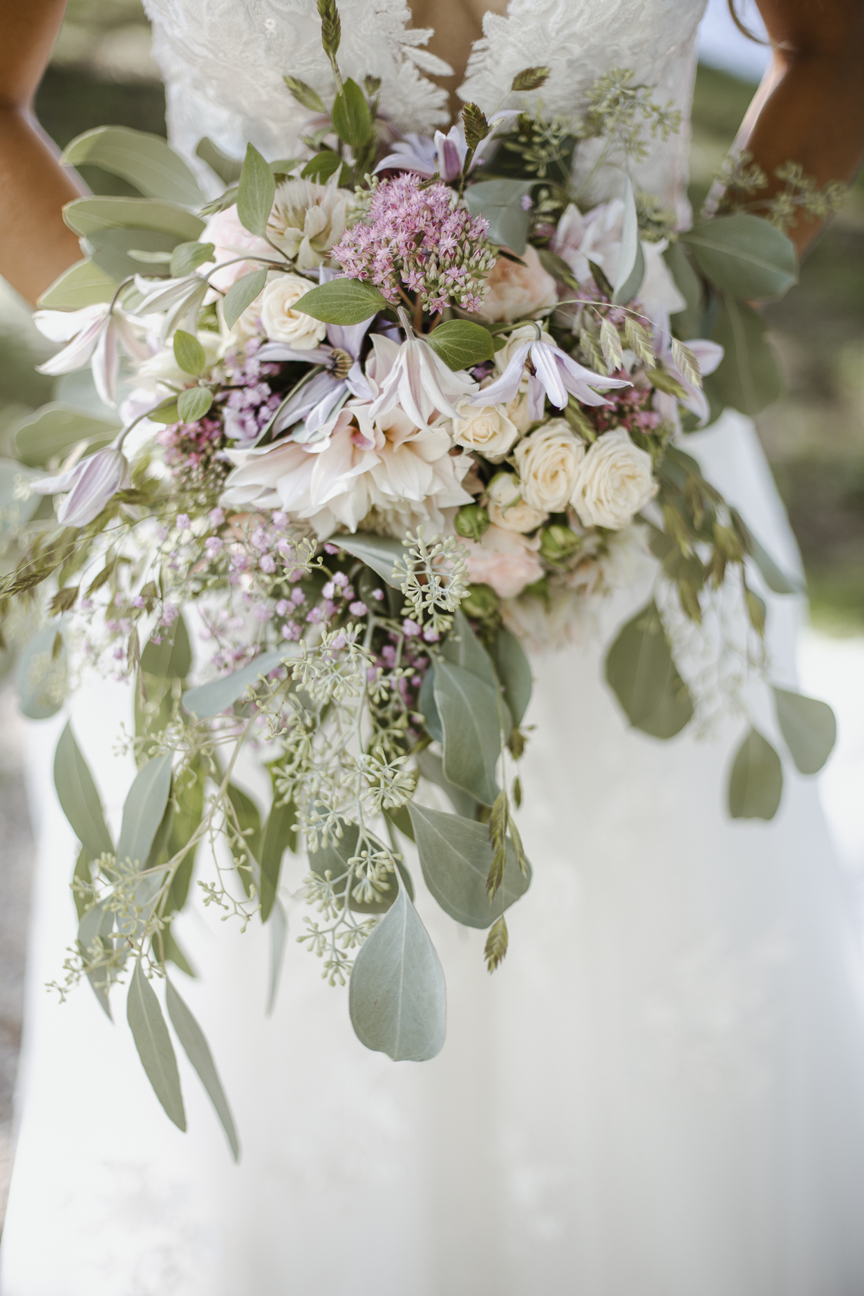 zauberhafter Brautstrauss in lila und rosa