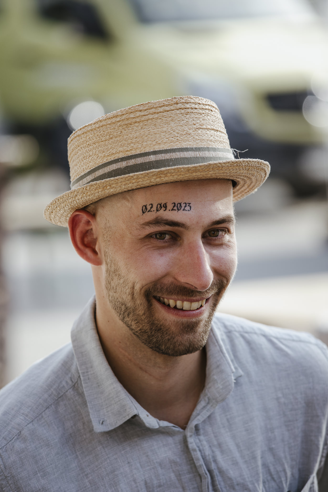 Ein absolutes Highlight, die Tattoo-Ecke. Damit gehen die Gäste wild. Ein Must Have an einer Open Air Festival-Hochzeit