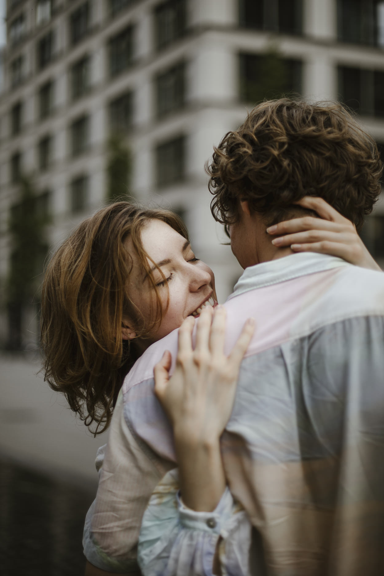 Stephanie Wittmer Fotografie - Zürich Love Story. Bei diesem urbanen Paarshooting ist love eindeutig in the air!