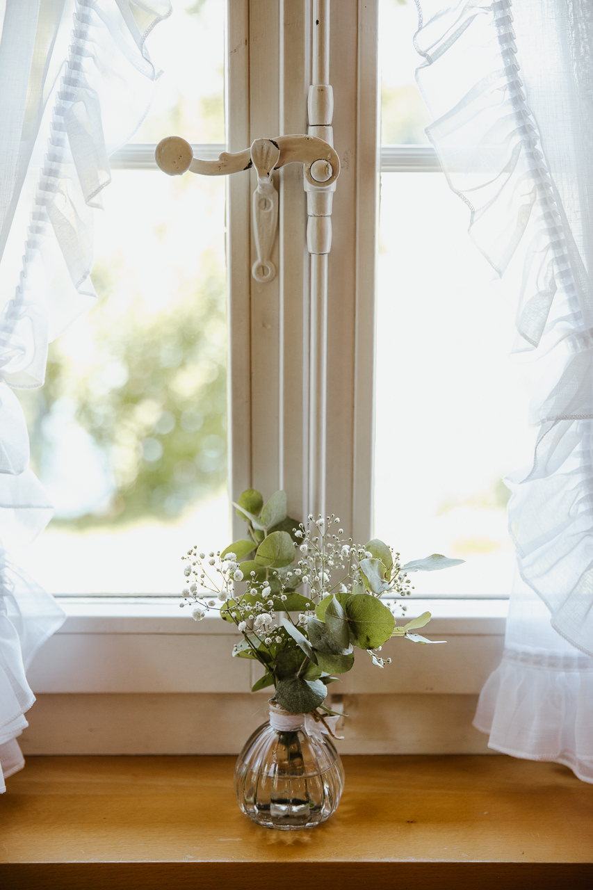 Detailaufnahme aus dem Wöschhüsli Gut Katzensee. Die Details erzählen die Geschichte eurer Hochzeit. Bild: Stephanie Wittmer Fotografie
