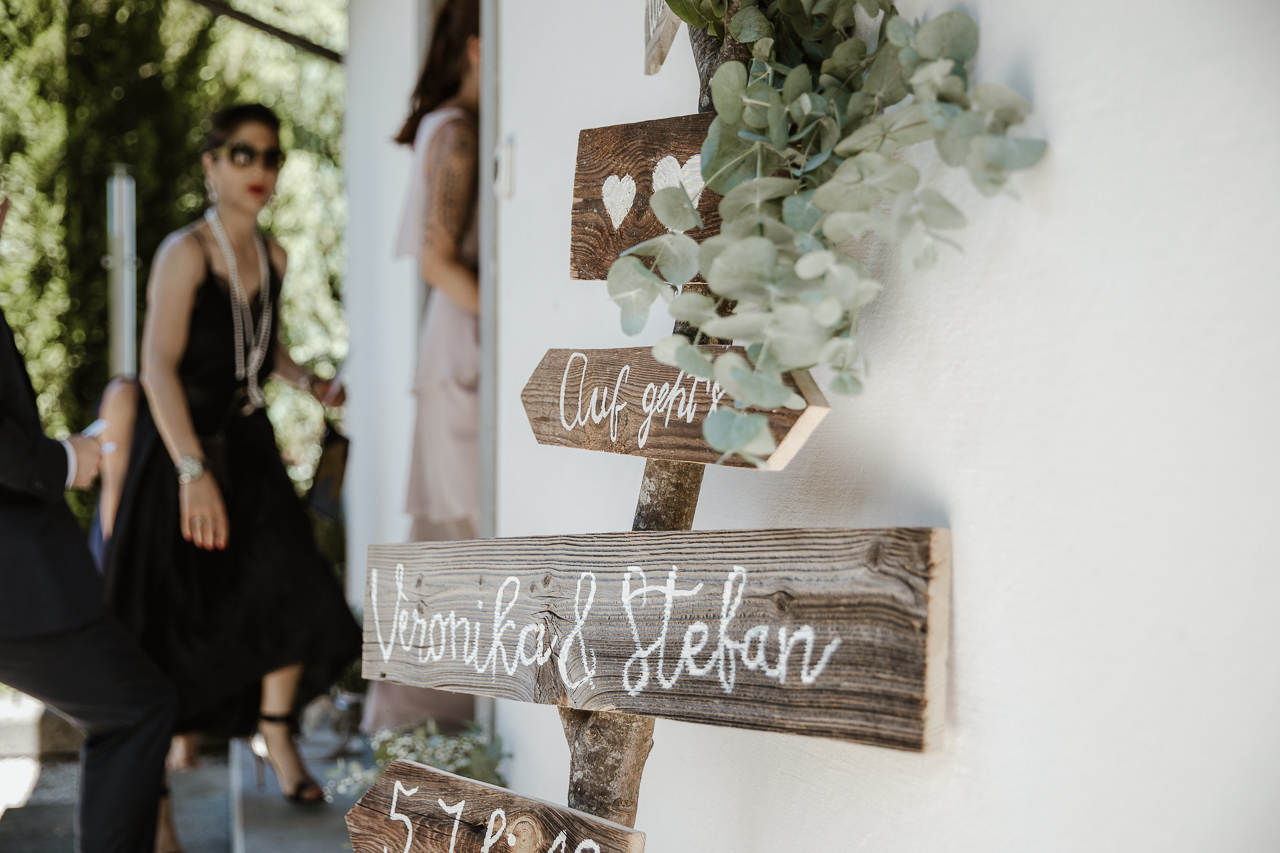 Gleich wird geheiratet im Wöschhüsli in Regensdorf. Bild: Stephanie Wittmer Fotografie