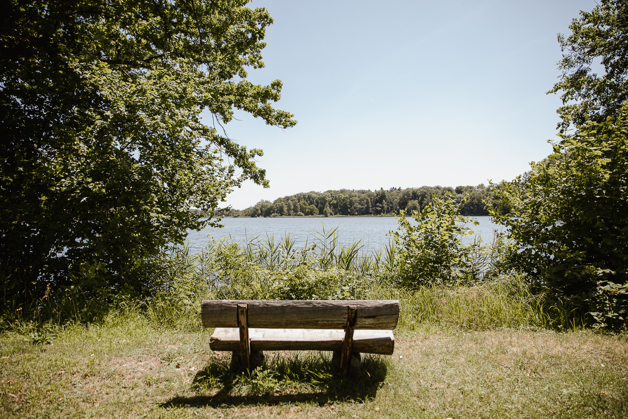 Diese Aussicht geniessen Brautpaare bei ihrer Hochzeit im Wöschhüsli Gut Katzensee in Regensdorf. Bild: Stephanie Wittmer Fotografie