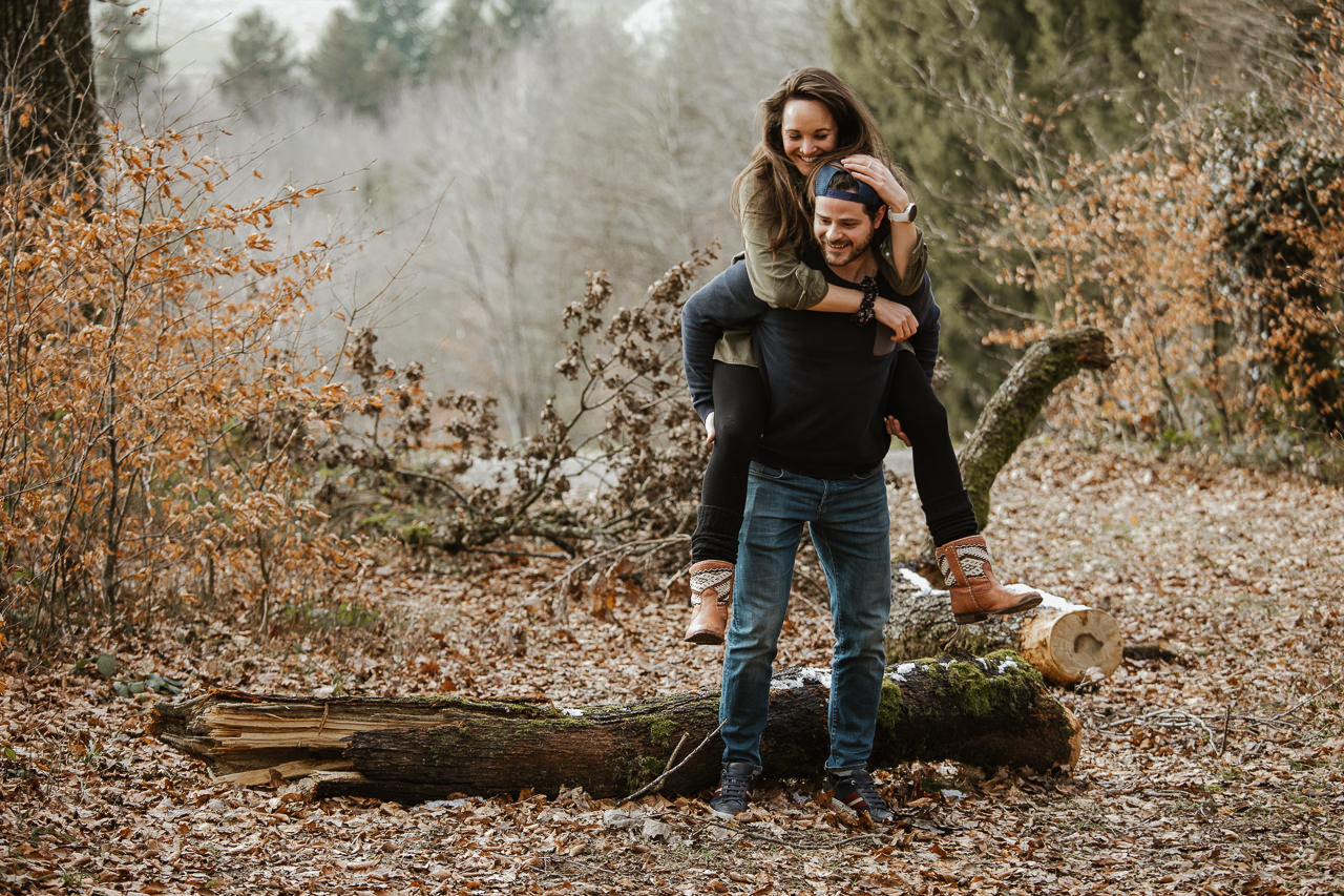 Stephanie Wittmer Fotografie - Romantik am Charrewäg. Wer so schön zwischen Bäumen heiraten will, hat die Chance in Illnau.