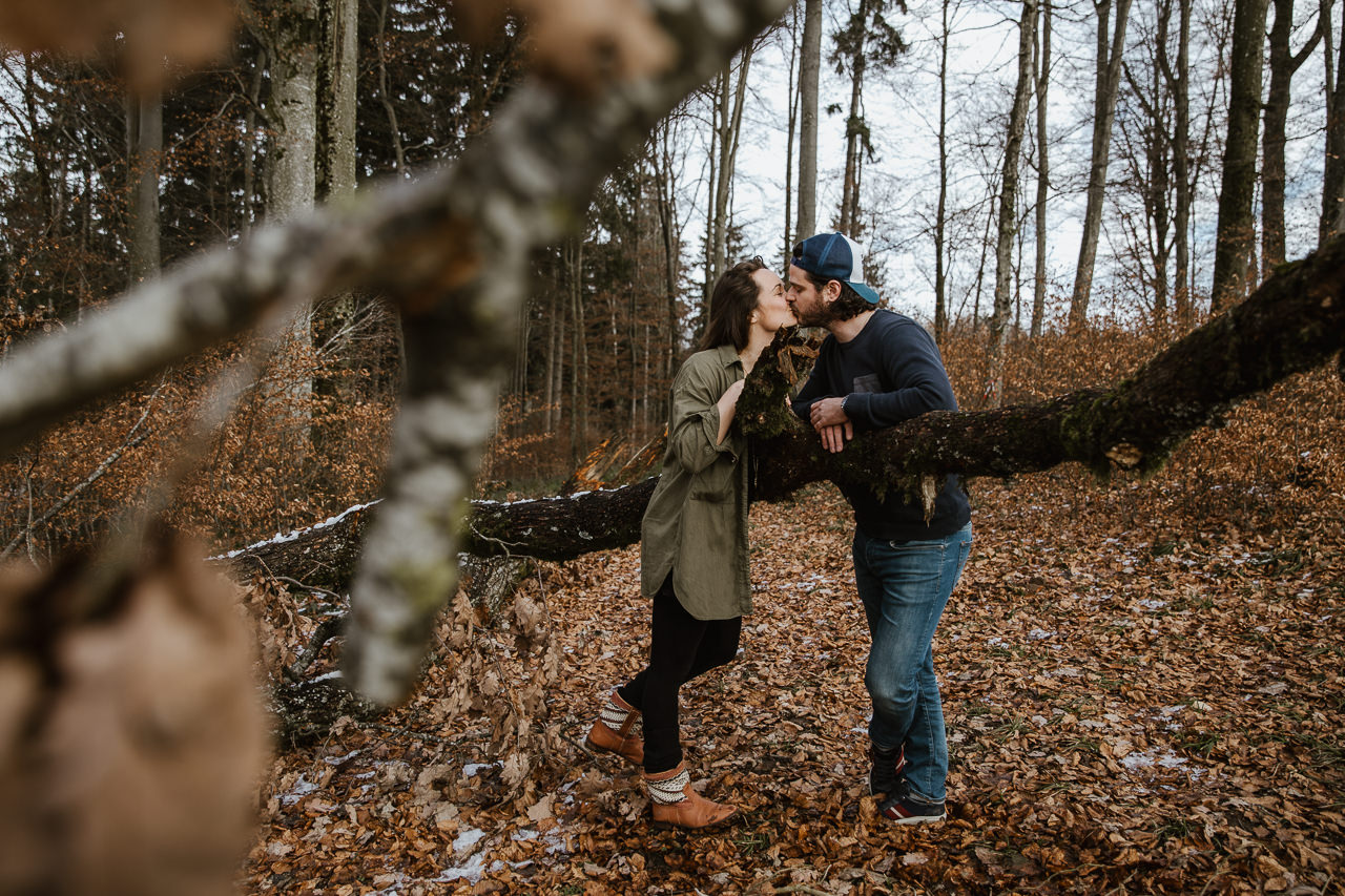 Stephanie Wittmer Fotografie - Noch liegt der Schnee am Charrewäg, aber in wenigen Monaten wird hier im Wald geheiratet.