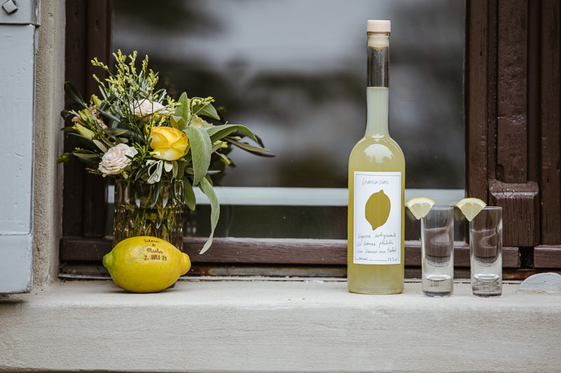 Limoncino Giulietta mit Zitrone – mediterranes Hochzeitsdetail